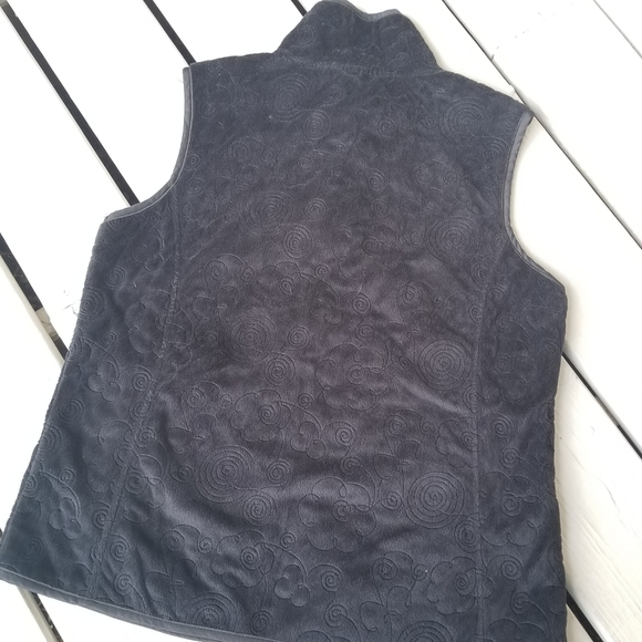 L plush blk vest with pockets and scrolls - Picture 10 of 11